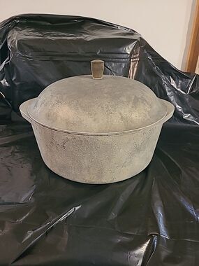 Vintage Club Aluminum Hammered 4.5 Qt. 10 Inch Dutch Oven Pot With Lid